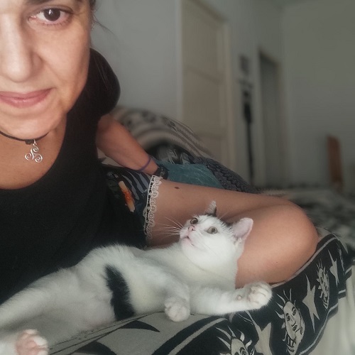 ¡Bettany adoptada!