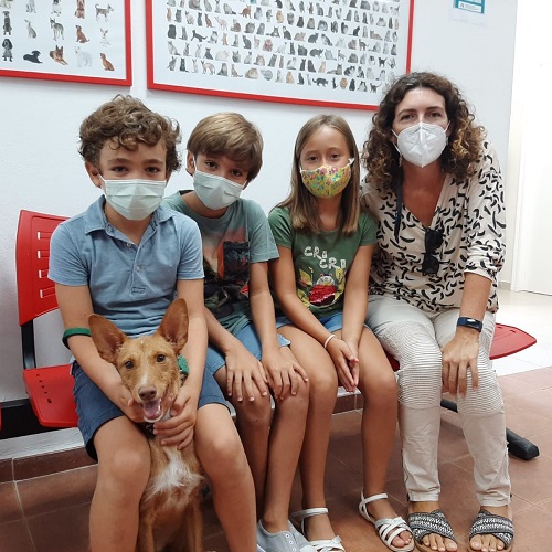 ¡Rojita adoptada!