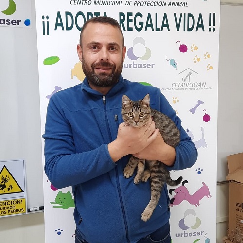¡Yossi adoptado!